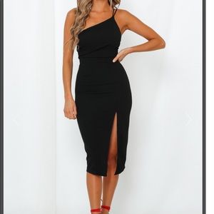 Blackdress with one-shoulder double shoulderstrap